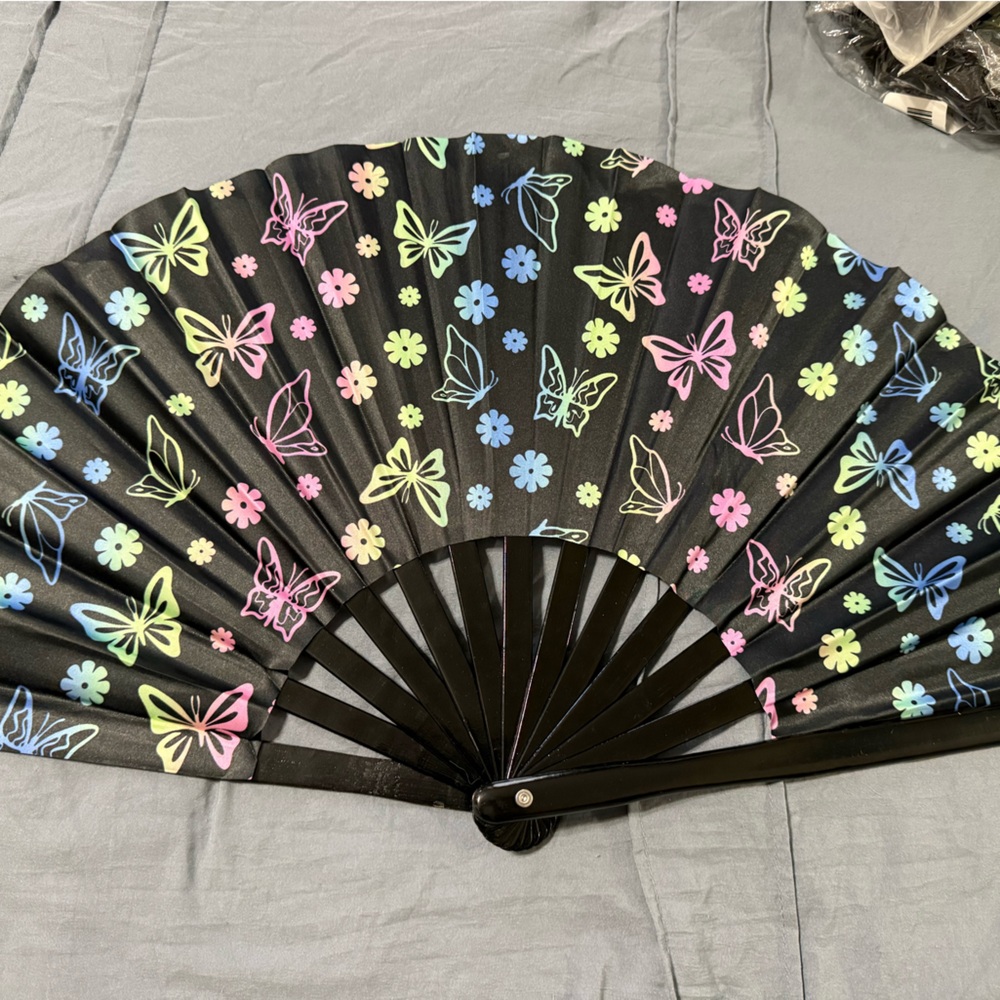 iHeartRaves Black Holographic Set with Multicolor Butterfly Design - Picture 5 of 6
